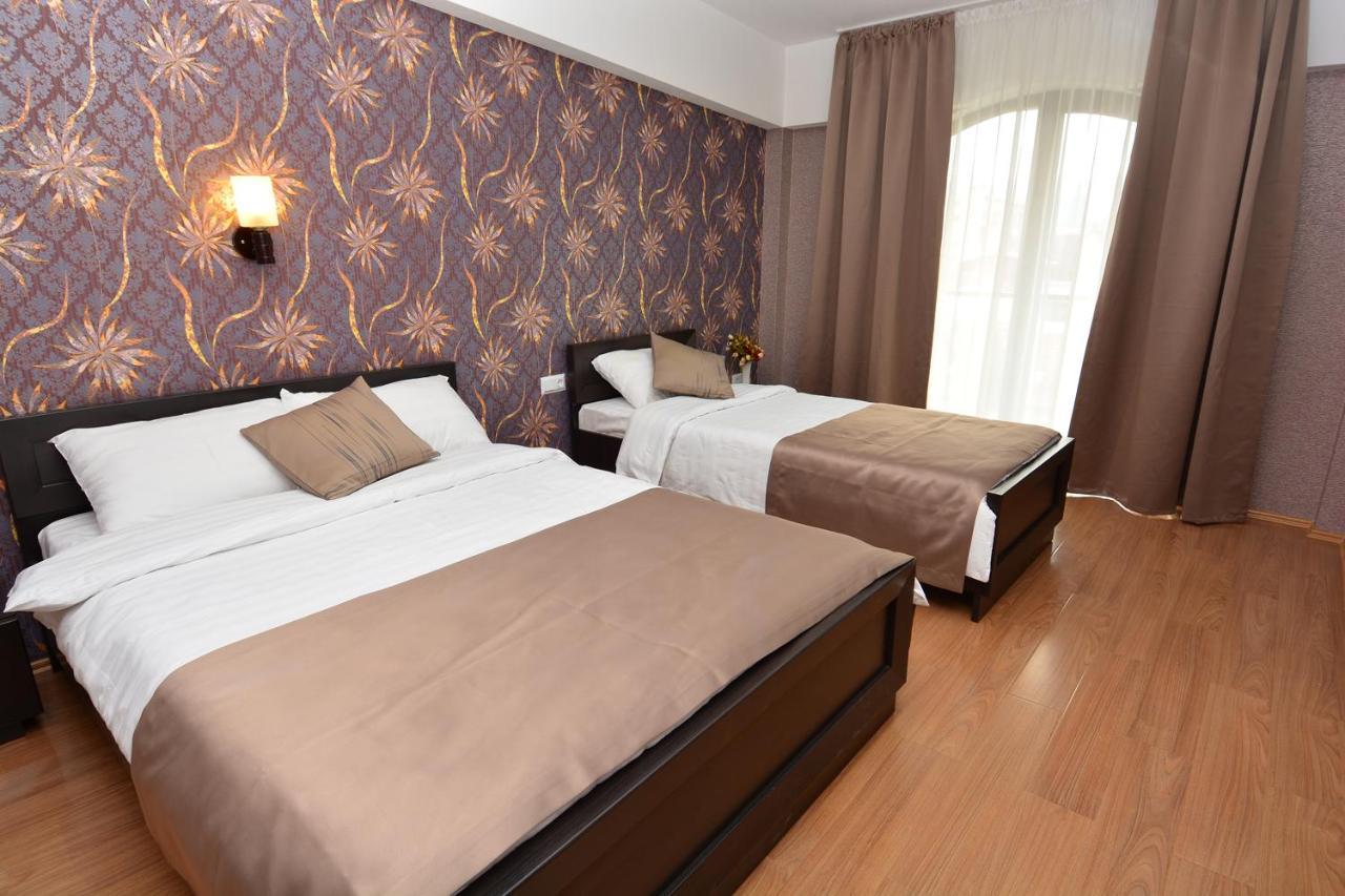 Granada Hotel And Restaurant 第比利斯 外观 照片