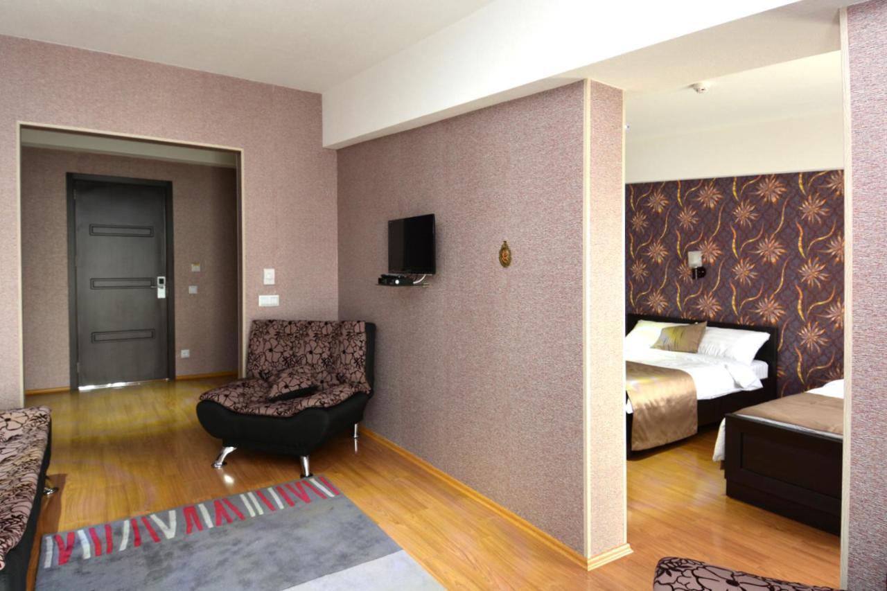 Granada Hotel And Restaurant 第比利斯 外观 照片